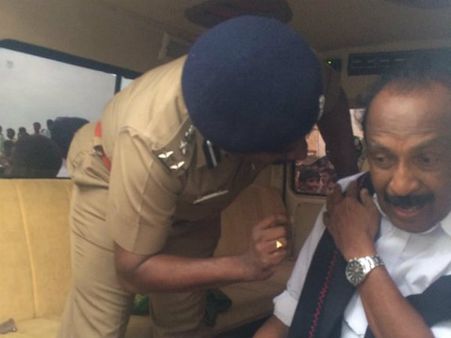 போலீஸ் தடியடியில் காயம் பட்ட வைகோ: அரசியல் தலைவர்கள் கண்டனம்