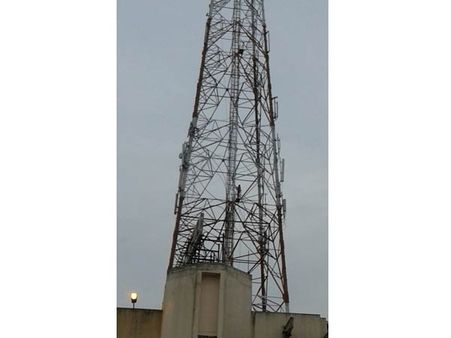 அதிகரிக்கும் செல்போன் டவர் போராட்டங்கள்.. அரசு மெளனம் கலைக்க வேண்டிய நேரம் இது