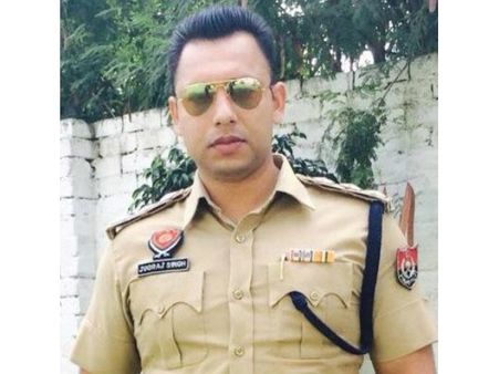 தேசத்திற்காக அன்று கோல் மழை.. இன்று தீவிரவாதிகளை சுட்டுத் தள்ளி தூள் ... மாஜி ஹாக்கி ஸ்டார் ஜுக்ராஜ்