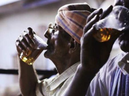 டாஸ்மாக் எதிர்ப்பு பந்த்.. பார்கள் மூடல்.. சாலையோரம் உட்கார்ந்து குடிக்கும் குடிகாரர்கள்