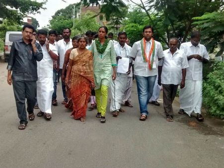 கொட்டும் மழையில் உண்ணாவிரதம் இருக்கும் சசிபெருமாள் குடும்பம் - இன்று 4வது நாள்!