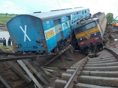 ஆற்றில் ஏற்பட்ட திடீர் வெள்ளப்பெருக்கே விபத்துக்குக் காரணம்- ரயில்வே