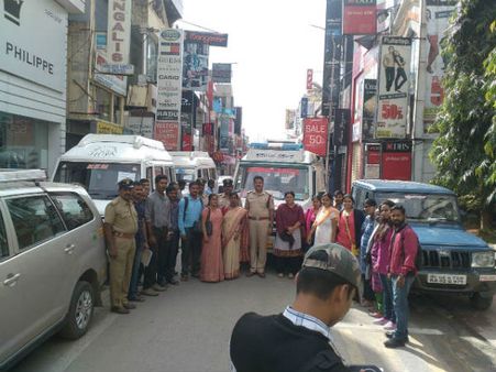 பெங்களூர் போலீஸ் நடத்திய 'ஆபரேசன் ஸ்மைல்': பிச்சையெடுக்க வைக்கப்பட்ட 190 குழந்தைகள் மீட்பு