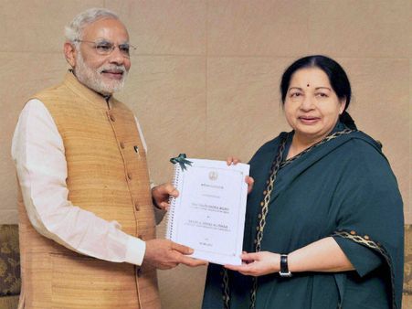 போயஸ் கார்டனில் ஜெ.வுடன் பிரதமர் மோடி சந்திப்பு! தமிழக கோரிக்கைகள் குறித்து மோடியிடம் மனு!