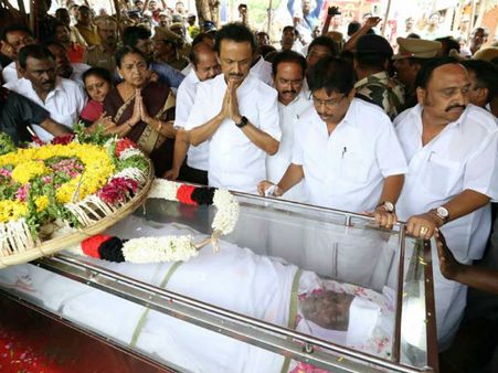 ஆயிரக்கணக்கானோரின் அஞ்சலியுடன் காந்தியவாதி சசி பெருமாள் உடல் நல்லடக்கம்