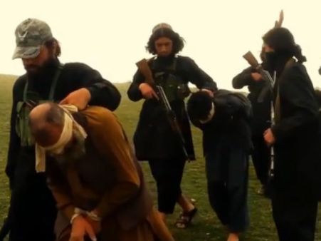 10 பேரை உடல் சிதற வைத்து கொன்ற ஐஎஸ் தீவிரவாதிகள்: பதற வைக்கும் வீடியோ