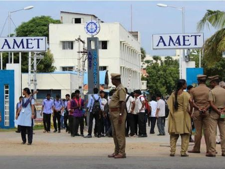 மாணவர் தற்கொலை.. தனியார் பல்கலை முதல்வர் தலைமறைவு.. கொந்தளிக்கும் மாணவர்கள்