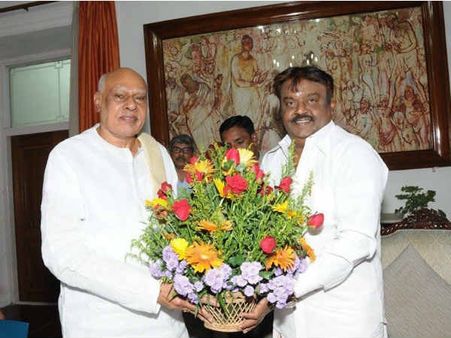 தகவல் ஆணையர் நியமனத்தில் எதிர்கட்சித்தலைவர் என்றமுறையில் ஆலோசிக்கவில்லை..ஆளுநரிடம் விஜயகாந்த் புகார்