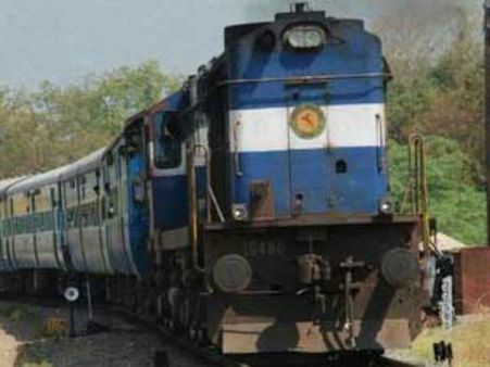 வேளாங்கண்ணி திருவிழாவுக்கு சிறப்பு ரயில்ல போகலாம்