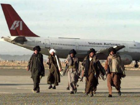 இந்திய விமானத்தை கடத்த சதி.. லஷ்கர் தீவிரவாதிகளின் திட்டம் குறித்து உளவுத்துறை எச்சரிக்கை