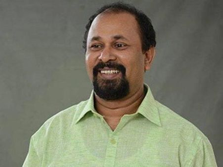 ராஜிவ் காந்தியை துப்பாக்கியால் அடித்த இலங்கை ராணுவ வீரர் 