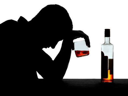 நெற்றியை துளைத்த சாவியுடன் மருத்துவமனை வந்த இளைஞர்... போதை நபருடன் ஏற்பட்ட தகராறில் விபரீதம்