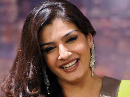 சுதந்திர தின விழாவின்போது அசிங்கமாகப் பேசிய நபர்... ரவீனா டான்டன் புகார்