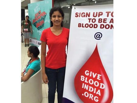 ரத்ததானம் செய்வோர், நோயாளிகள் இடையே பாலம் அமைத்து அசத்தும் பெங்களூர் பள்ளி மாணவி