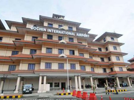 கொச்சியில் உலகின் முதல் சூரியசக்தி விமான நிலையம்... முதலமைச்சர் உம்மன் சாண்டி திறந்து வைத்தார்