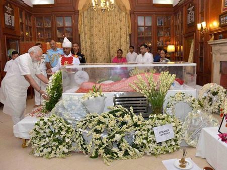 பிரணாப்முகர்ஜியின் மனைவி சுர்வாவிற்கு பிரதமர் மோடி அஞ்சலி