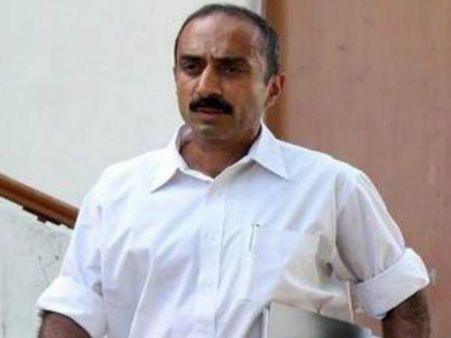 மோடிக்கு எதிராக பிரமாண பத்திரம் தாக்கல் செய்த ஐ.பி.எஸ். அதிகாரியை அதிரடியாக நீக்கியது குஜராத் அரசு