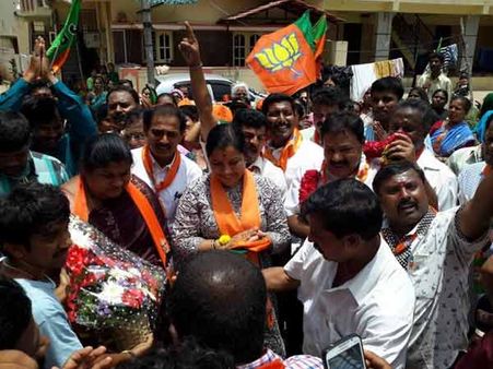 பெங்களூர் மாநகராட்சி தேர்தலால் திடீர் ஹீரோக்களான தமிழர்கள்.. வாக்குகளை பெற கட்சிகள் சாகசம்!