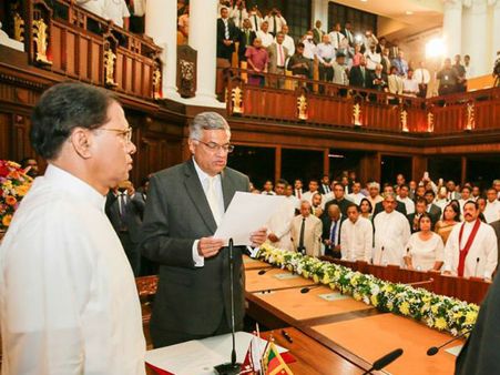 இலங்கையின் பிரதமராக 4வது முறையாக பதவியேற்றார் ரணில்- விழாவில் மகிந்த ராஜபக்சேவும் பங்கேற்பு!