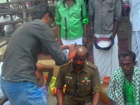 ஜெ.வுக்காக அன்று சீருடையுடன் மொட்டை... இன்று உண்ணாவிரதம்: அதிரடி கான்ஸ்டபிள்