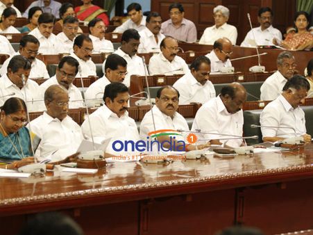 மது விலக்கு போராட்டம், இளங்கோவன் சர்ச்சைகளுக்கு மத்தியில் நாளை கூடும் சட்டசபை.. புயல் வீசுமா?