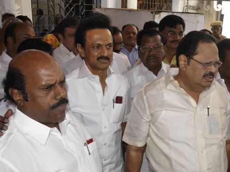 சட்டசபையில் இரங்கல் தெரிவிக்கும் முன்னரே ஜெ.க்கு வாழ்த்து- நிகழ்ச்சி நிரல் மீறல்: ஸ்டாலின் கண்டனம்