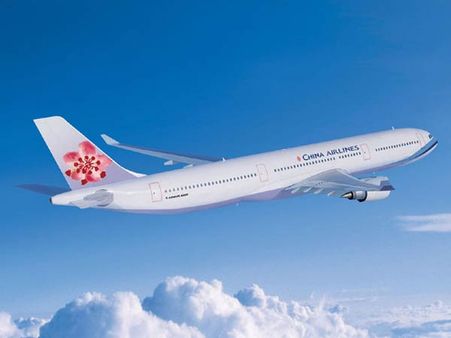 குண்டாக இருந்த பெண் ஊழியரை விமானத்தில் கீழே இறக்க விட்ட சீன விமான நிறுவனம்!