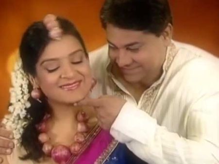 அடடா.. அடடா.. நீங்க கூட உங்க மனைவிக்கு இது போல பரிசளிக்கலாமே...?