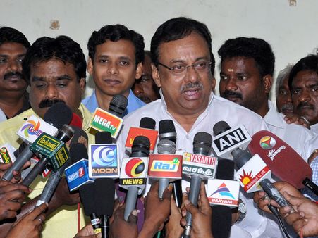 தனிப்பட்ட முறையில் யாரையுமே விமர்சிக்கலையே... எதுக்கு வருத்தம் தெரிவிக்கனும்?: சீறும் இளங்கோவன்