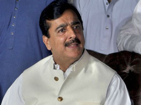 ஊழல் வழக்கு: பாக். முன்னாள் பிரதமர் கிலானிக்கு எதிராக ஜாமீனில் வெளிவர முடியாத பிடிவாரண்ட்!!