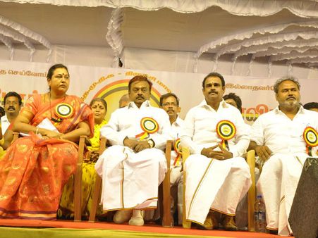 மதுக்கடையை மூடாமல் மருத்துவ பரிசோதனையை அறிவிப்பதா? கேட்கிறார் விஜயகாந்த்