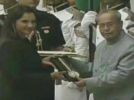 சானியாவுக்கு கேல் ரத்னா. தமிழகவீரர் சதீஷ் சிவலிங்கத்திற்கு அர்ஜூனா விருது. பிரணாப் வழங்கி கவுரவிப்பு