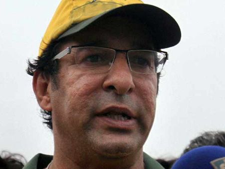 தெரியாமல் சுட்டு விட்டேன்.. வாசிம் அக்ரமை சுட்டவர் மன்னிப்பு கேட்டார்!