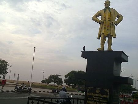 மெரீனா கடற்கரை சாலையில் இருந்து மணிமண்டபத்திற்கு இடம் மாறும் சிவாஜி கணேசன் சிலை