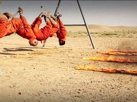 4 ஈராக்கியர்களை தலை கீழாக கட்டி உயிரோடு எரித்து வீடியோ வெளியிட்ட ஐஎஸ்ஐஎஸ்