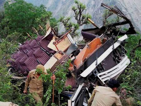 இமாச்சலத்தில் கோர விபத்து... பேருந்து பள்ளத்தில் கவிழ்ந்ததில் 18 பேர் பலி