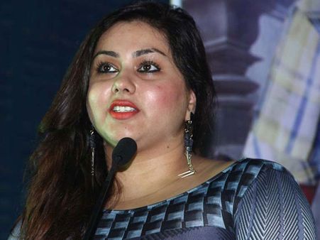 அரசியலில் குதித்து அமைச்சராக ஆசை... அறிவித்த நமீதா...