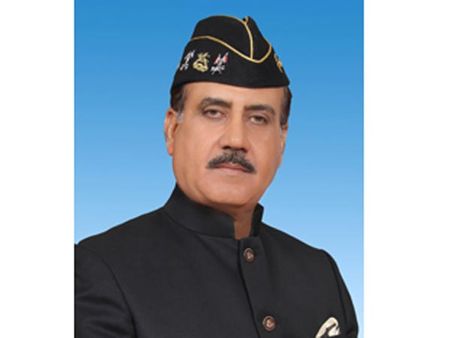 வா ஸ்ருதி போலாம்... கவர்னருக்கு பதில் வேறொருவரை காரில் ஏற்றிச் சென்ற டிரைவர்!