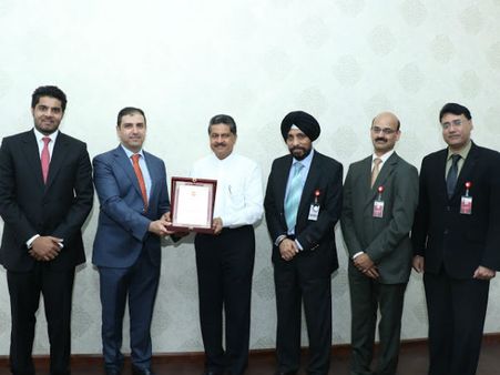 அஜ்மானில் சிறப்பாக பணியாற்றும் மருத்துவர்களுக்கு பாராட்டு