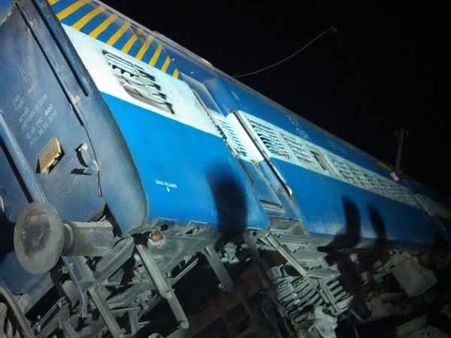 ஜெய்ப்பூரில் சென்னை ரயில் தடம் புரண்டது - அதிர்ஷ்டவசமாக பயணிகள் தப்பினர்