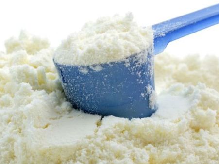 10,000 டன் பால் பவுடர் தேக்கம்- சத்துணவு கூடங்களில் குழந்தைகளுக்கு வழங்க 