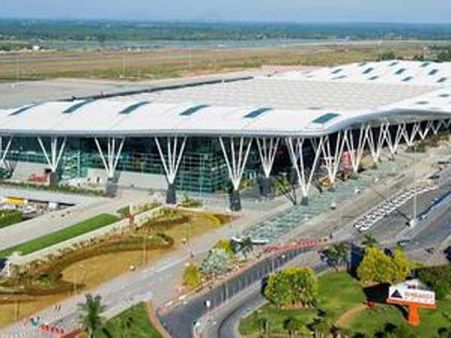 டெல்லி, பெங்களூர் விமான நிலையங்களுக்கு அடுத்தடுத்து வந்த வெடிகுண்டு மிரட்டலால் பரபரப்பு