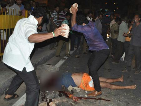 அதிமுக பிரமுகர் ஆதரவாளர்களின் கொலை வெறி.. ரவுடியை கொடூரமாக கொன்றதால் பரபரப்பு