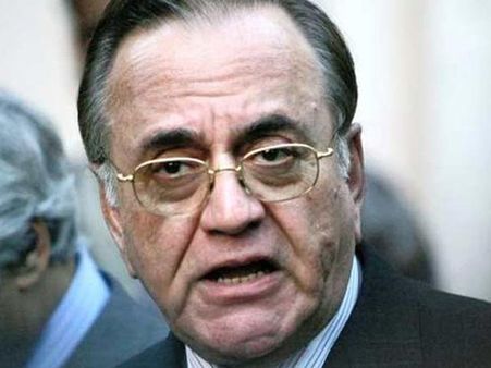 ராஜிவ் அழகானவர் என்பதால் திருமணம் செய்த சோனியா: சொல்வது பாக். முன்னாள் அமைச்சர்