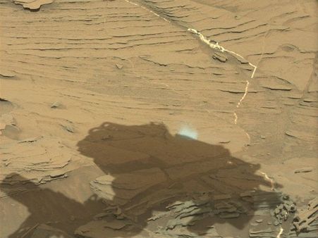 செவ்வாய் கிரகத்தில் ஸ்பூன் வடிவில் மிதக்கும் பாறை... !