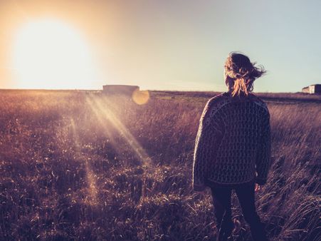 சாப்பாடே வேணாம்... சூரியனை வெறிச்சுப் பார்த்தா போதும்.. எல்லாம் வெயிட்டைக் குறைக்கத்தான்!