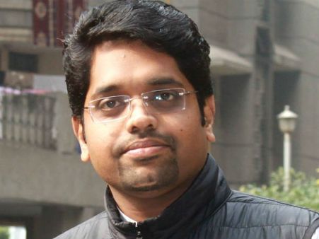 மாணவனுடன் ஷவரில் நிர்வாண ஆட்டம்.. தெரியாத்தனமாக கணவனுக்கே போட்டோ அனுப்பி பலியான பெங்களூர் டீச்சர்!