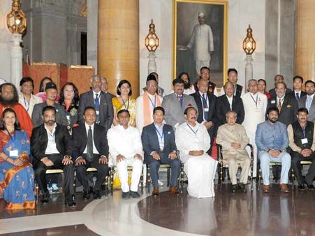 கமல் உள்ளிட்ட தூய்மை இந்தியா தூதர்களை சந்தித்த ஜனாதிபதி பிரணாப் முகர்ஜி!