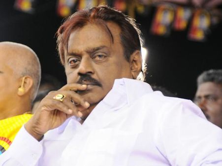 சினிமாவில் மட்டுமே நடிப்பேன்… மக்கள்தான் எனக்கு முதலாளிகள் : சொல்கிறார் விஜயகாந்த்