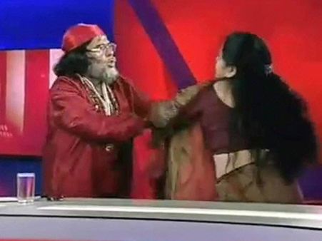 ராதே மாவால் அடித்துக் கொண்ட விஐபிக்கள்... டிவி லைவ் ஷோவில் அரங்கேறிய கூத்து!